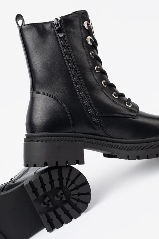 de color negro botas altas de montar con acabado metalico