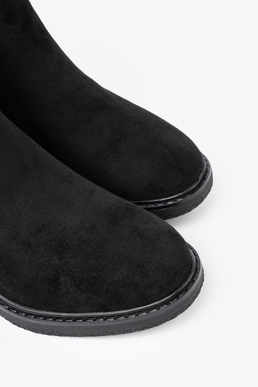 de color negro zapatos con hebillas sobre un talón estable