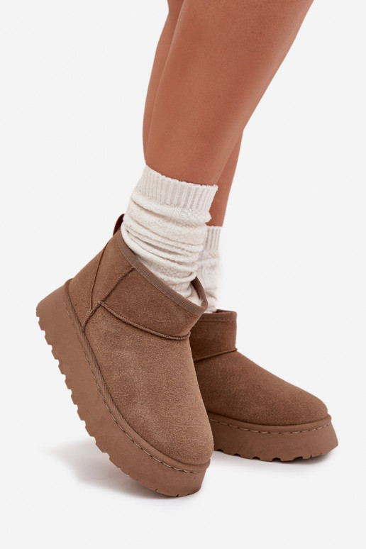 Zapatillas deportivas en blanco y negro con detalles plateados brillantes