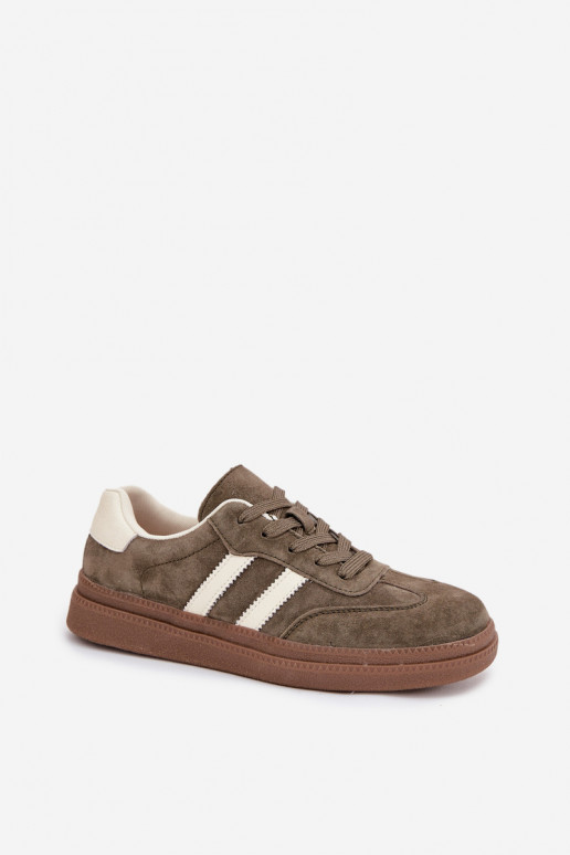 Zapatillas modelo zapatos. Femenino de gamuza con una plataforma de color caqui Sylviona