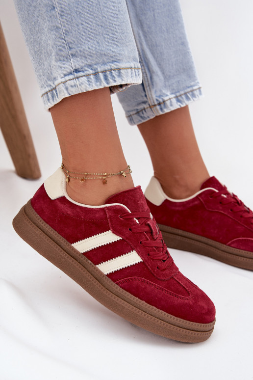 Zapatillas modelo zapatos. Femenino de gamuza con una plataforma borgoña Sylviona