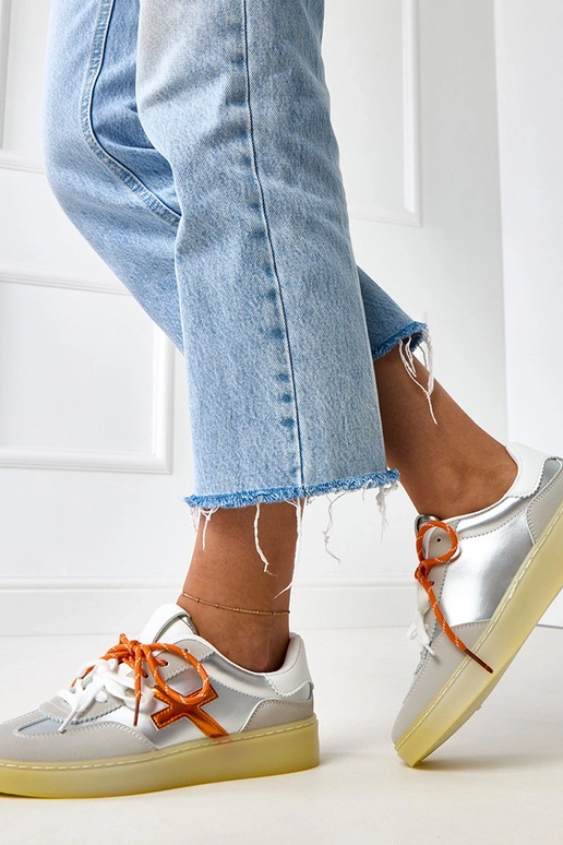 Zapatillas deportivas plateadas con...