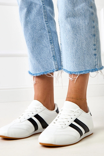 Zapatillas tipo tenis blancas con plantilla negra Mydland