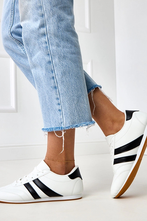 Zapatillas tipo tenis blancas con...