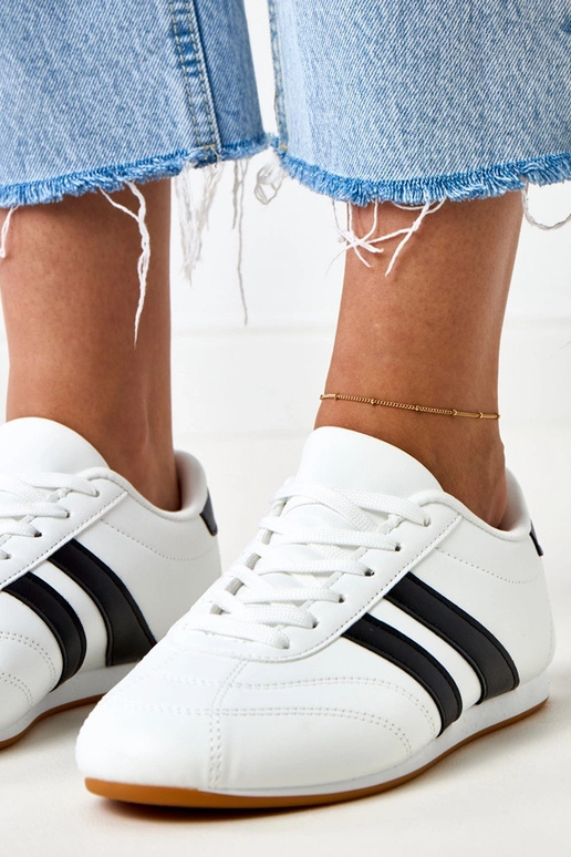 Zapatillas tipo tenis blancas con...