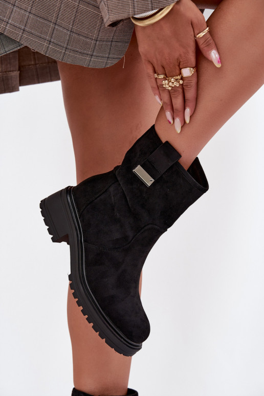 calentamiento Botas de mujer En un tacón bajo de color negro Mirellea