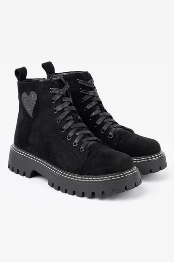 de color negro atado para arriba zapatos z błyszczącym corazónm