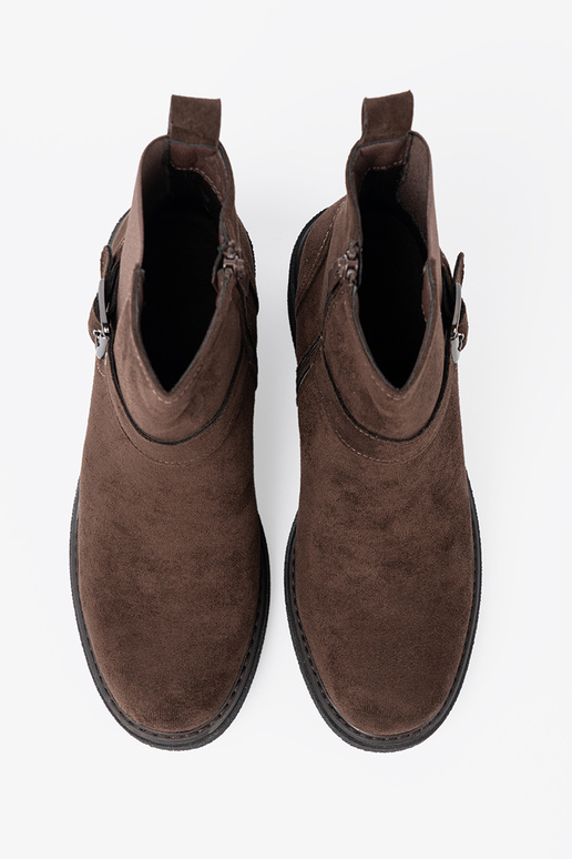 Elegante color marrón zapatos sobre un talón estable