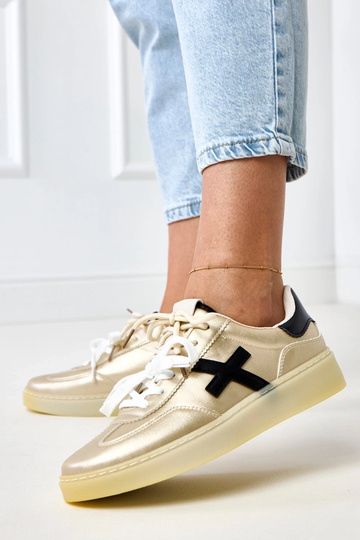 Zapatillas deportivas doradas con plataforma y detalle negro Eriksen 2