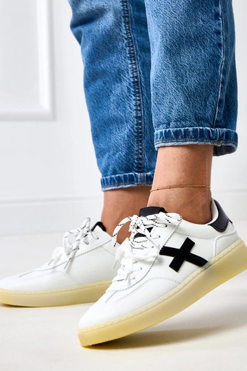 Zapatillas deportivas blancas con plataforma y detalle negro Eriksen 2