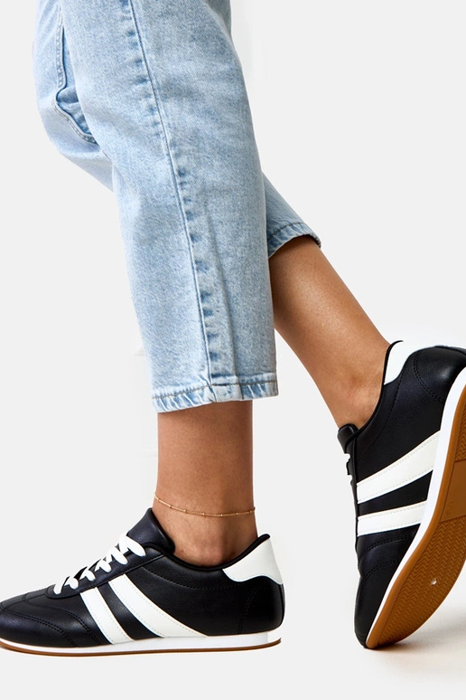 Zapatillas tipo tenis negras con...