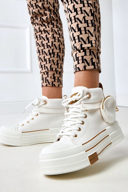 Zapatillas deportivas altas blancas...