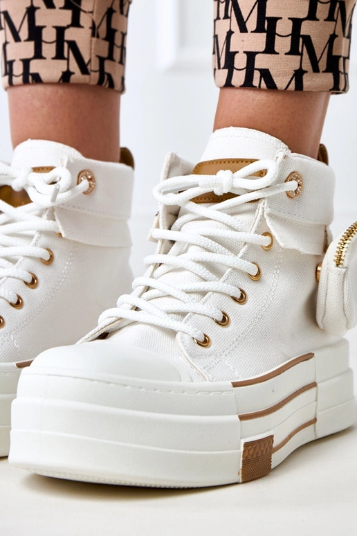 Zapatillas deportivas altas blancas...