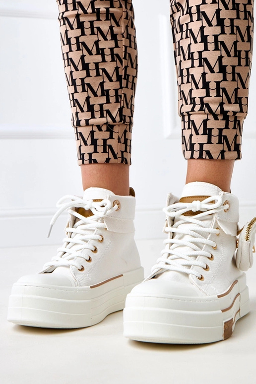 Zapatillas deportivas altas blancas...