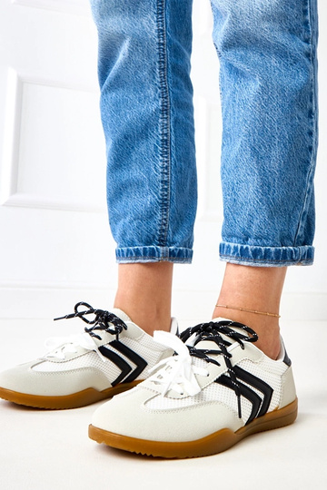 Zapatillas deportivas blancas de tela de malla estilo tenis con inserto negro Malkan