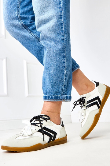 Zapatillas deportivas blancas de tela de malla estilo tenis con inserto negro Malkan 2