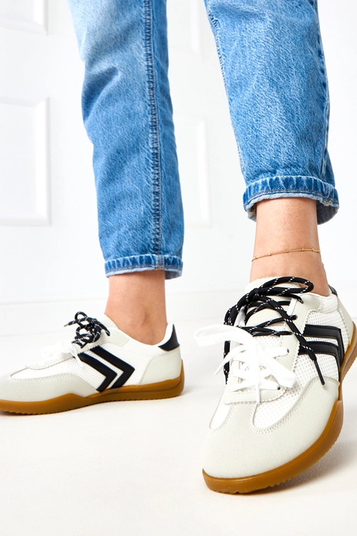 Zapatillas deportivas blancas de tela...