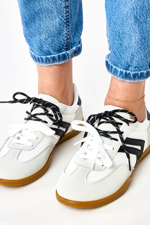 Zapatillas deportivas blancas de tela...