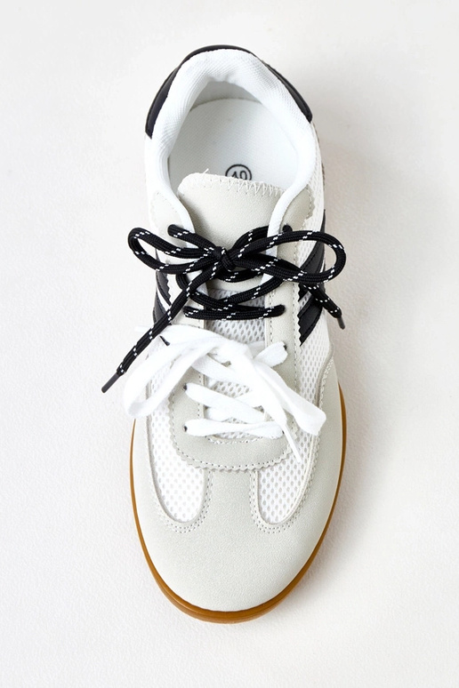 Zapatillas deportivas blancas de tela...