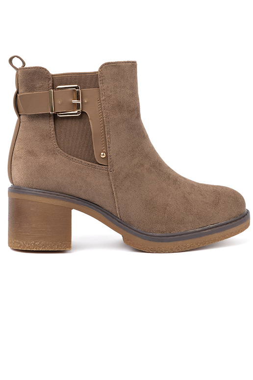 Elegante zapatos beige con un tacón cómodo