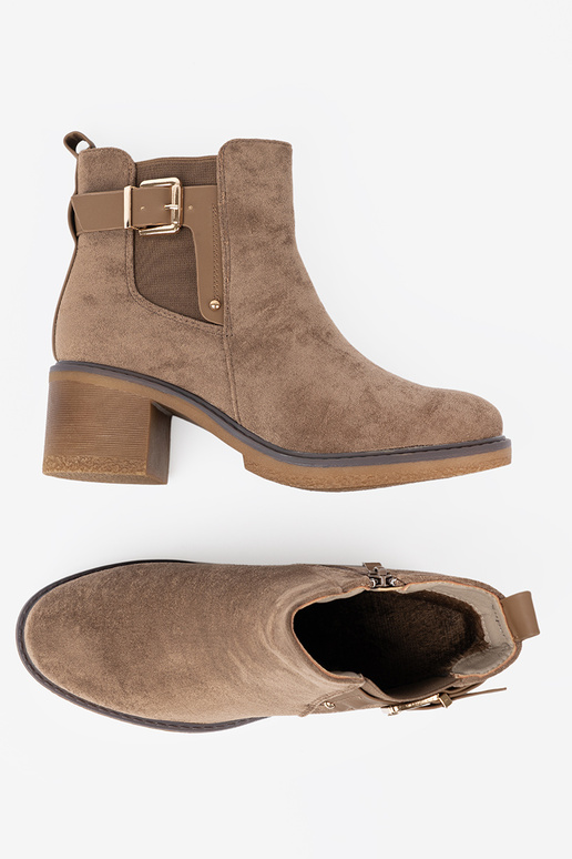 Elegante zapatos beige con un tacón cómodo