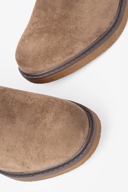 Elegante zapatos beige con un tacón cómodo