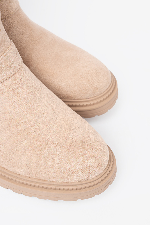 Elegante jsnobeige zapatos con hebillas decorativas