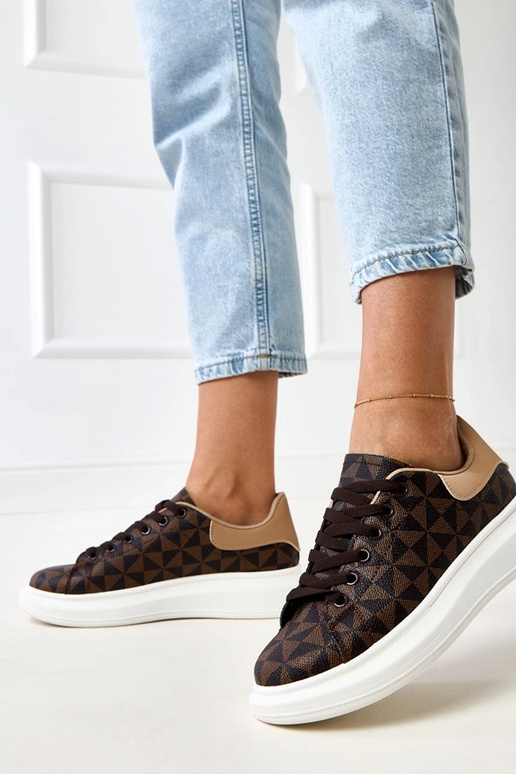 Zapatillas deportivas marrones con... Zapatillas deportivas marrones con...