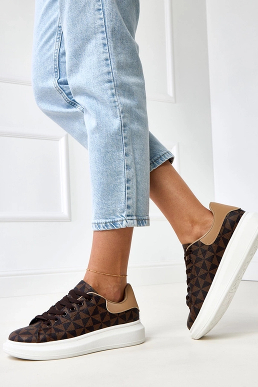 Zapatillas deportivas marrones con... Zapatillas deportivas marrones con...