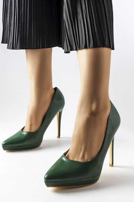 Tacones clásicos color verde oscuro...