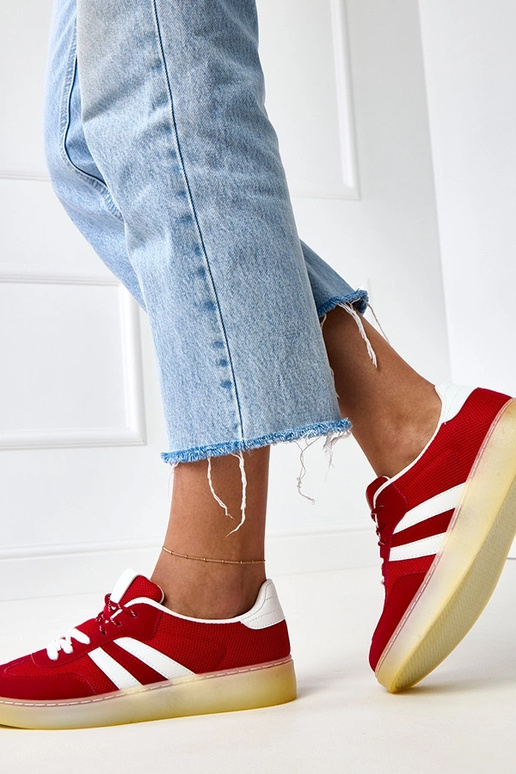 Zapatillas deportivas rojas de malla... Zapatillas deportivas rojas de malla...