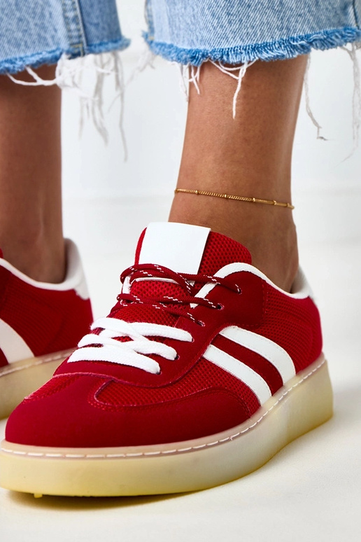 Zapatillas deportivas rojas de malla... Zapatillas deportivas rojas de malla...