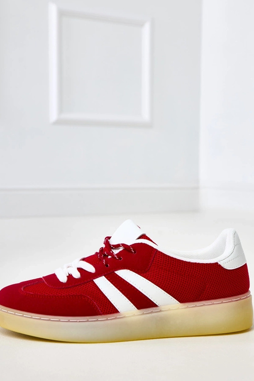 Zapatillas deportivas rojas de malla... Zapatillas deportivas rojas de malla...