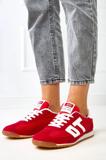 Zapatillas deportivas rojas...