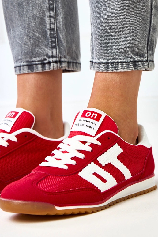 Zapatillas deportivas rojas con... Zapatillas deportivas rojas con...