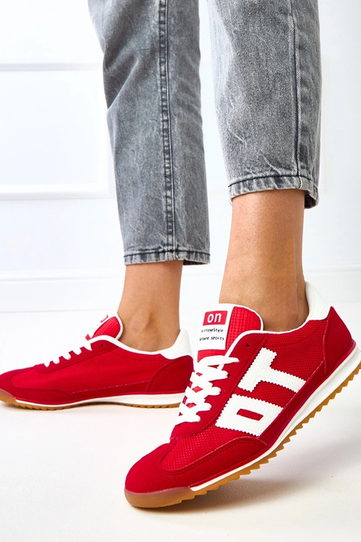 Zapatillas deportivas rojas con... Zapatillas deportivas rojas con...