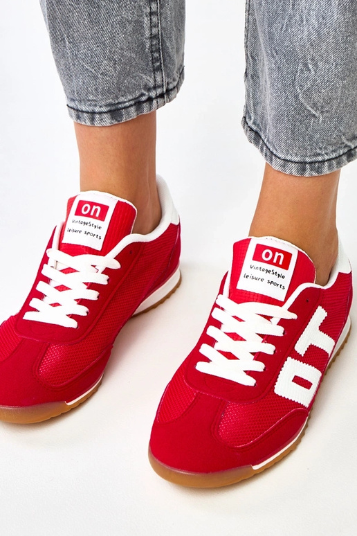 Zapatillas deportivas rojas con... Zapatillas deportivas rojas con...