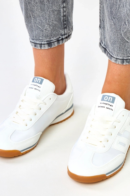 Zapatillas deportivas blancas con... Zapatillas deportivas blancas con...