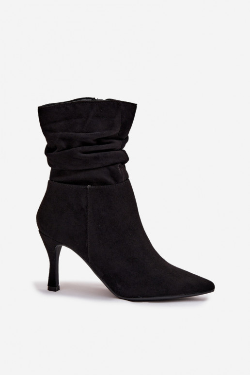 Botas de mujer con tacones finos Con un top rizado de gamuza ecológicaoAe Cerrar de color negro Ulisse Botas de mujer con tacones finos Con un top rizado de gamuza ecológicaoAe Cerrar de color negro Ulisse