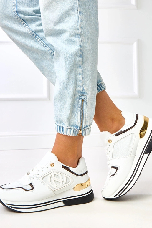 Zapatillas deportivas blanco-negro... Zapatillas deportivas blanco-negro...