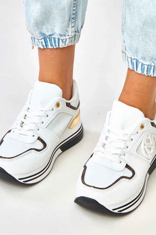 Zapatillas deportivas blanco-negro... Zapatillas deportivas blanco-negro...