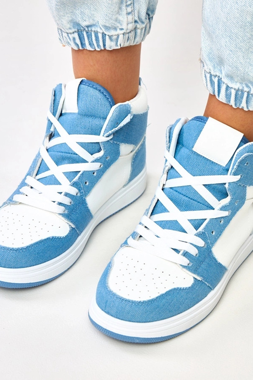 Zapatillas deportivas altas sobre el... Zapatillas deportivas altas sobre el...