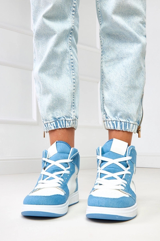 Zapatillas deportivas altas sobre el... Zapatillas deportivas altas sobre el...