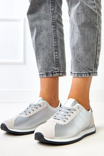 Zapatillas deportivas...