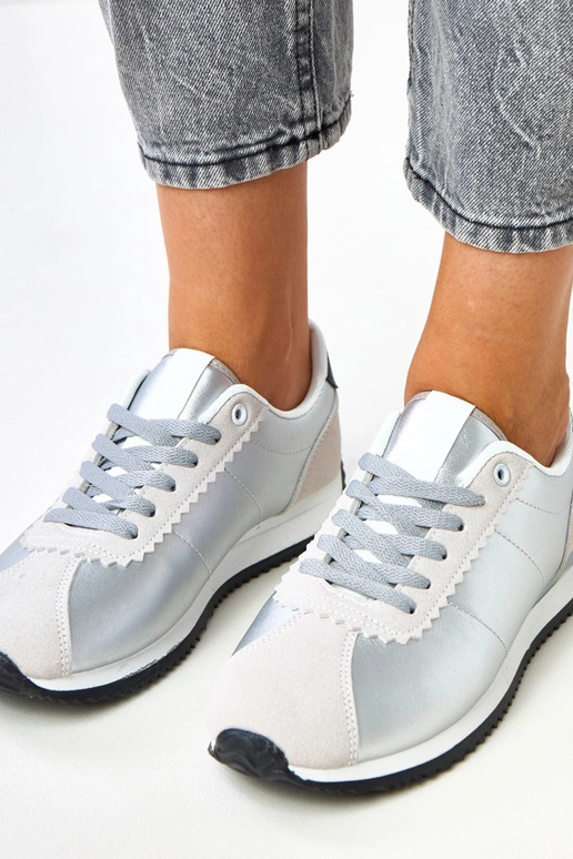 Zapatillas deportivas plateadas con... Zapatillas deportivas plateadas con...