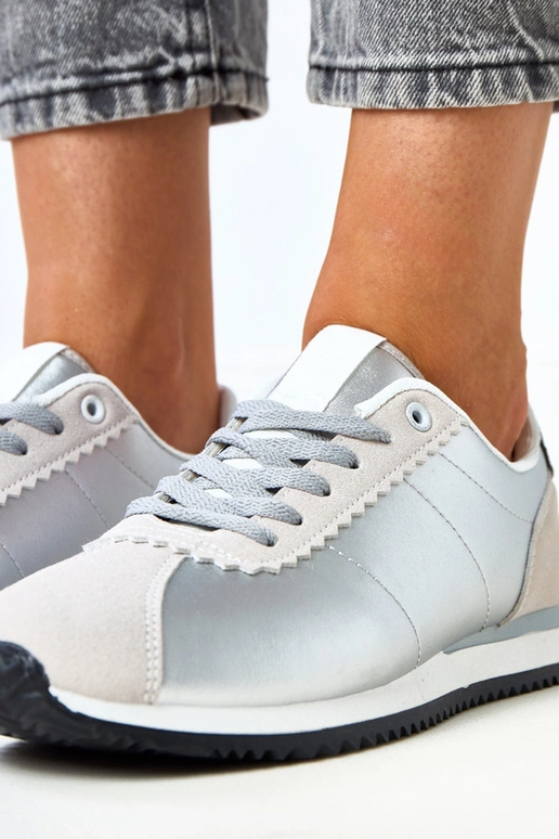 Zapatillas deportivas plateadas con... Zapatillas deportivas plateadas con...