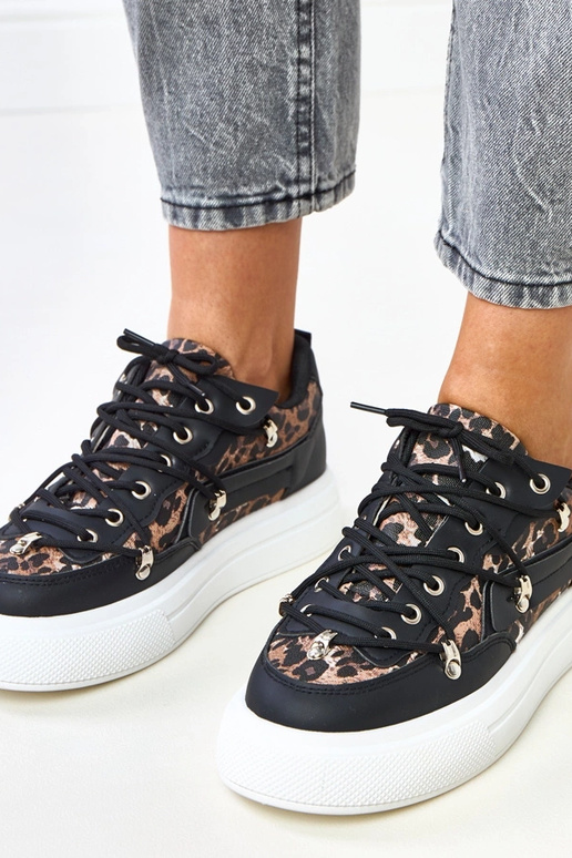 Zapatillas deportivas blanco-negro... Zapatillas deportivas blanco-negro...