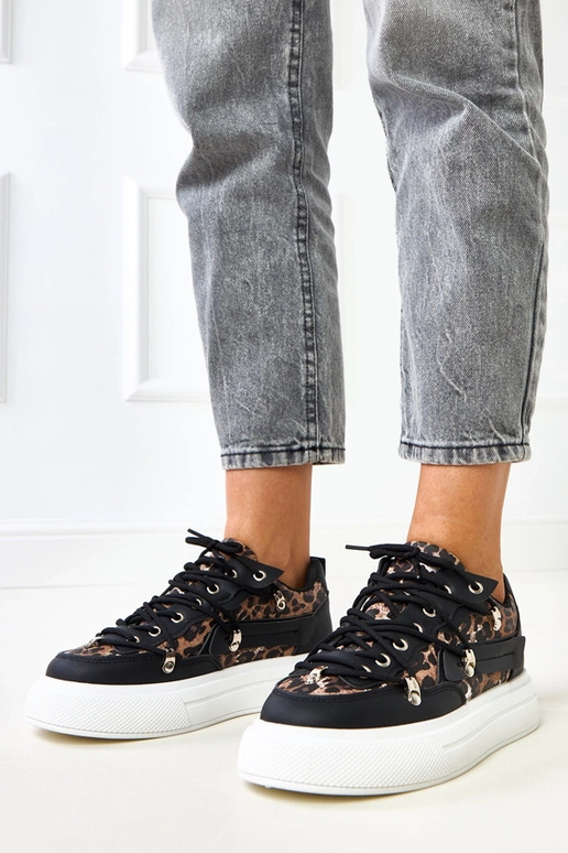 Zapatillas deportivas blanco-negro... Zapatillas deportivas blanco-negro...