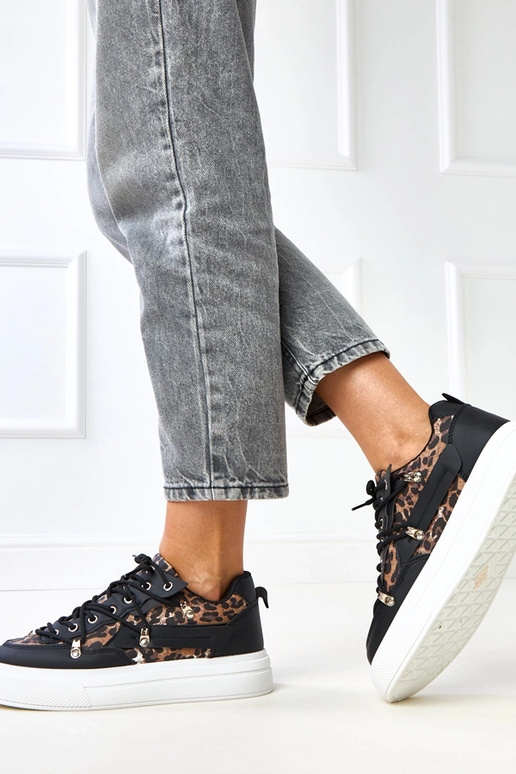 Zapatillas deportivas blanco-negro... Zapatillas deportivas blanco-negro...