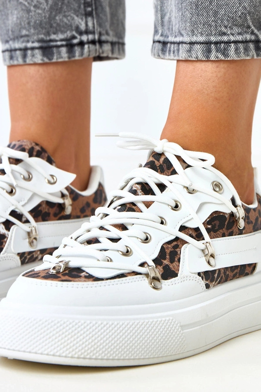 Zapatillas deportivas blancas con... Zapatillas deportivas blancas con...